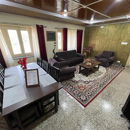 Khwaab Gah By The Khayabaan-Homestay Apartments Fully Furnished With Functional Kitchen, Wifi & Parking In City Centre Srīnagar Extérieur photo