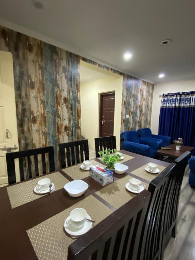 Khwaab Gah By The Khayabaan-Homestay Apartments Fully Furnished With Functional Kitchen, Wifi & Parking In City Centre Srīnagar Extérieur photo