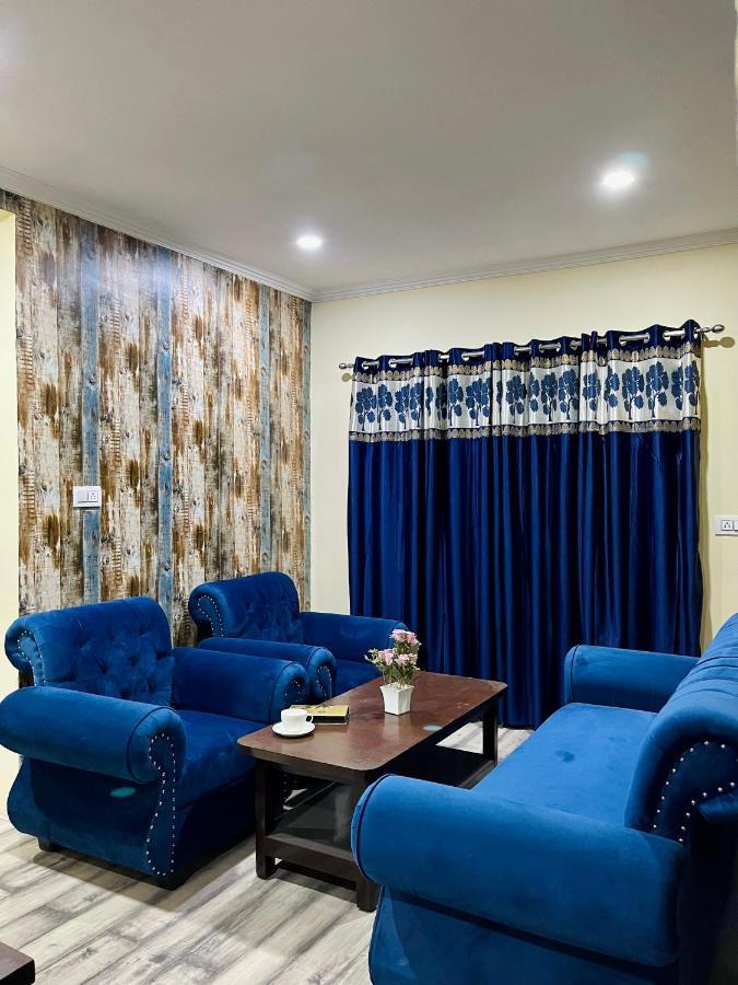 Khwaab Gah By The Khayabaan-Homestay Apartments Fully Furnished With Functional Kitchen, Wifi & Parking In City Centre Srīnagar Extérieur photo