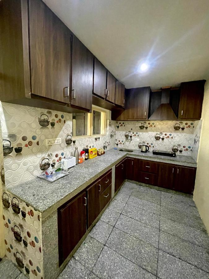 Khwaab Gah By The Khayabaan-Homestay Apartments Fully Furnished With Functional Kitchen, Wifi & Parking In City Centre Srīnagar Extérieur photo