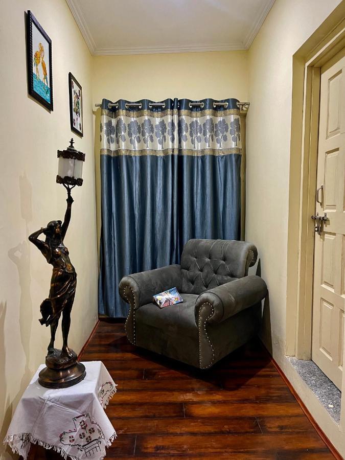 Khwaab Gah By The Khayabaan-Homestay Apartments Fully Furnished With Functional Kitchen, Wifi & Parking In City Centre Srīnagar Extérieur photo