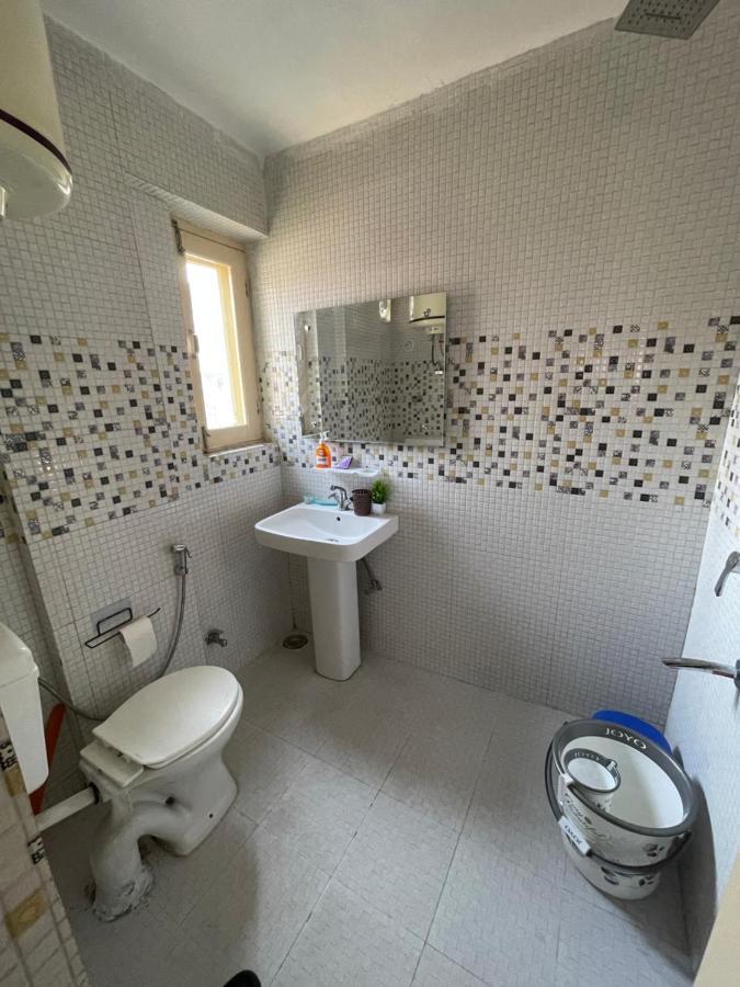 Khwaab Gah By The Khayabaan-Homestay Apartments Fully Furnished With Functional Kitchen, Wifi & Parking In City Centre Srīnagar Extérieur photo