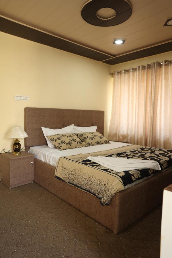 Khwaab Gah By The Khayabaan-Homestay Apartments Fully Furnished With Functional Kitchen, Wifi & Parking In City Centre Srīnagar Extérieur photo