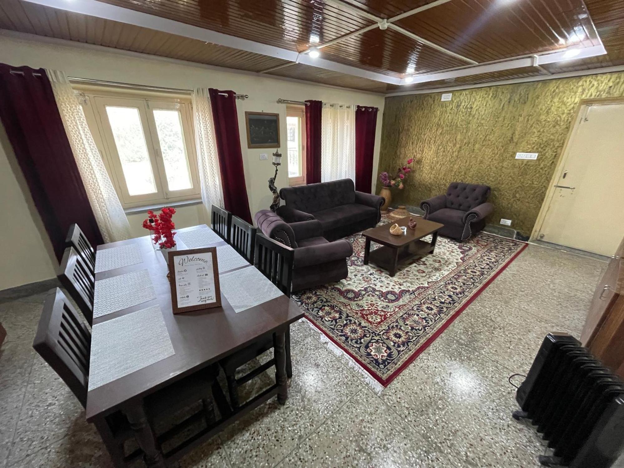 Khwaab Gah By The Khayabaan-Homestay Apartments Fully Furnished With Functional Kitchen, Wifi & Parking In City Centre Srīnagar Extérieur photo