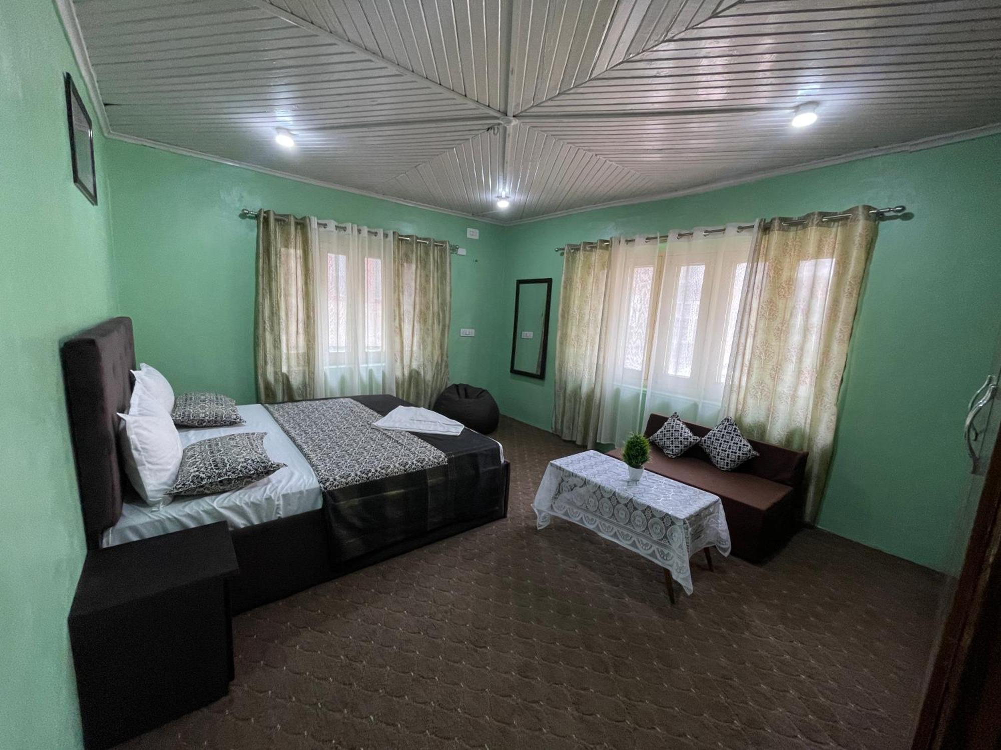 Khwaab Gah By The Khayabaan-Homestay Apartments Fully Furnished With Functional Kitchen, Wifi & Parking In City Centre Srīnagar Extérieur photo