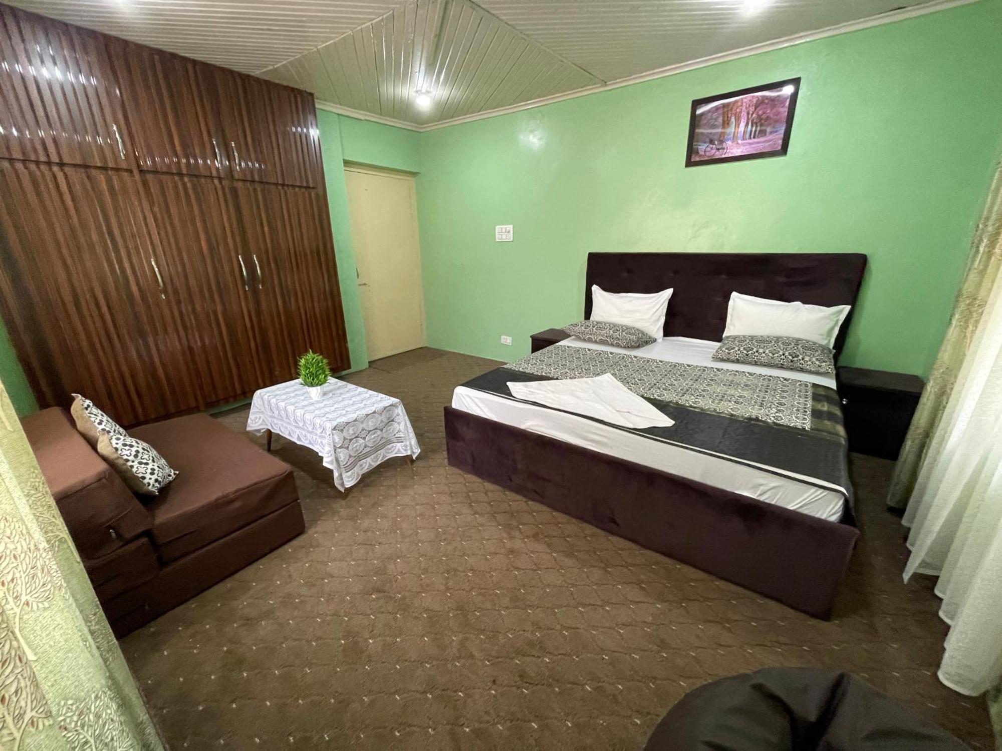 Khwaab Gah By The Khayabaan-Homestay Apartments Fully Furnished With Functional Kitchen, Wifi & Parking In City Centre Srīnagar Extérieur photo