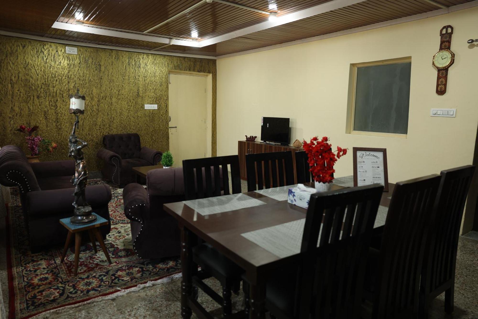 Khwaab Gah By The Khayabaan-Homestay Apartments Fully Furnished With Functional Kitchen, Wifi & Parking In City Centre Srīnagar Extérieur photo
