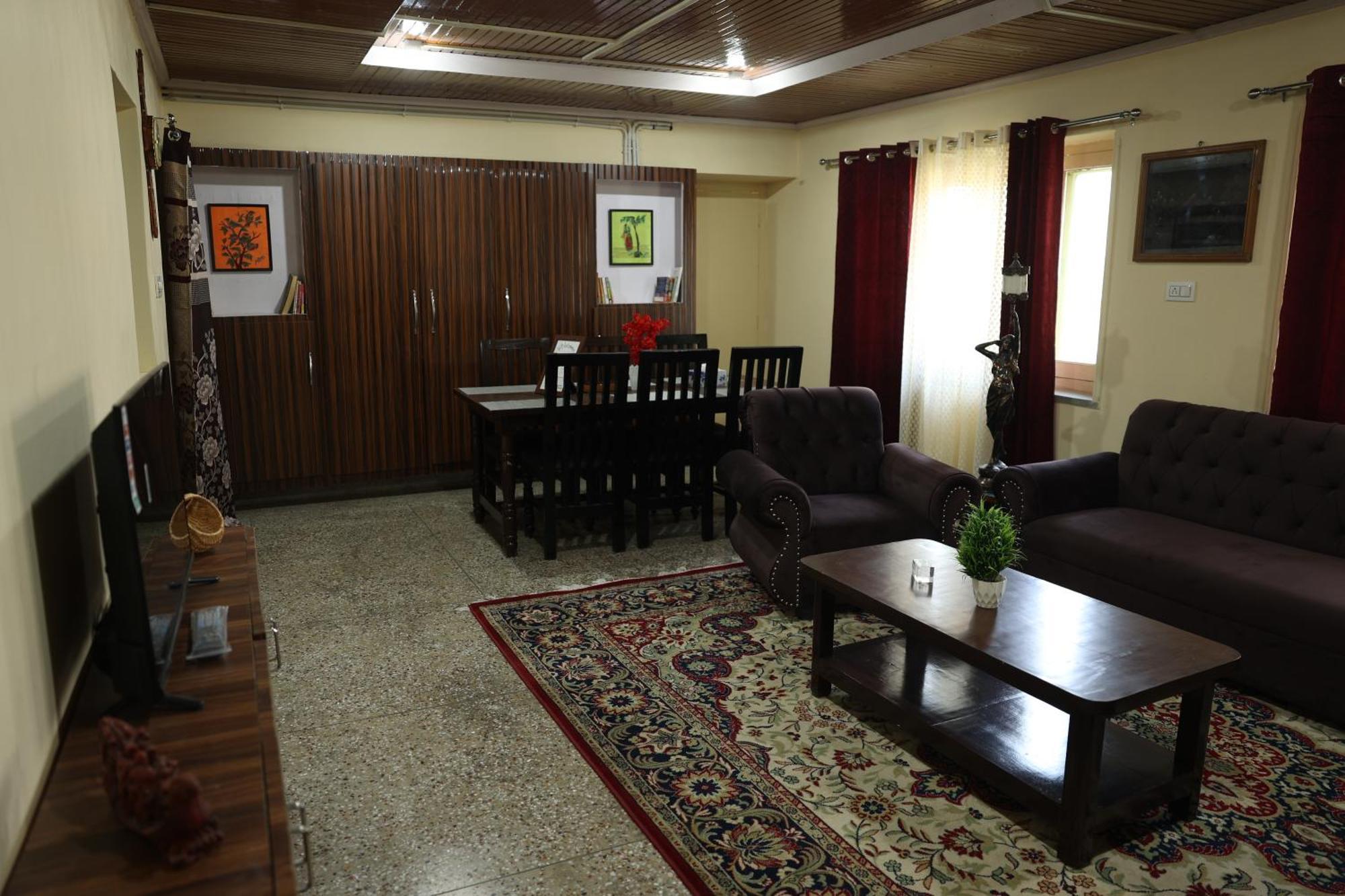Khwaab Gah By The Khayabaan-Homestay Apartments Fully Furnished With Functional Kitchen, Wifi & Parking In City Centre Srīnagar Extérieur photo