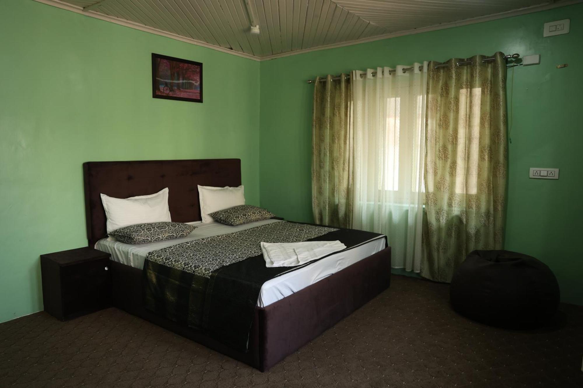 Khwaab Gah By The Khayabaan-Homestay Apartments Fully Furnished With Functional Kitchen, Wifi & Parking In City Centre Srīnagar Extérieur photo