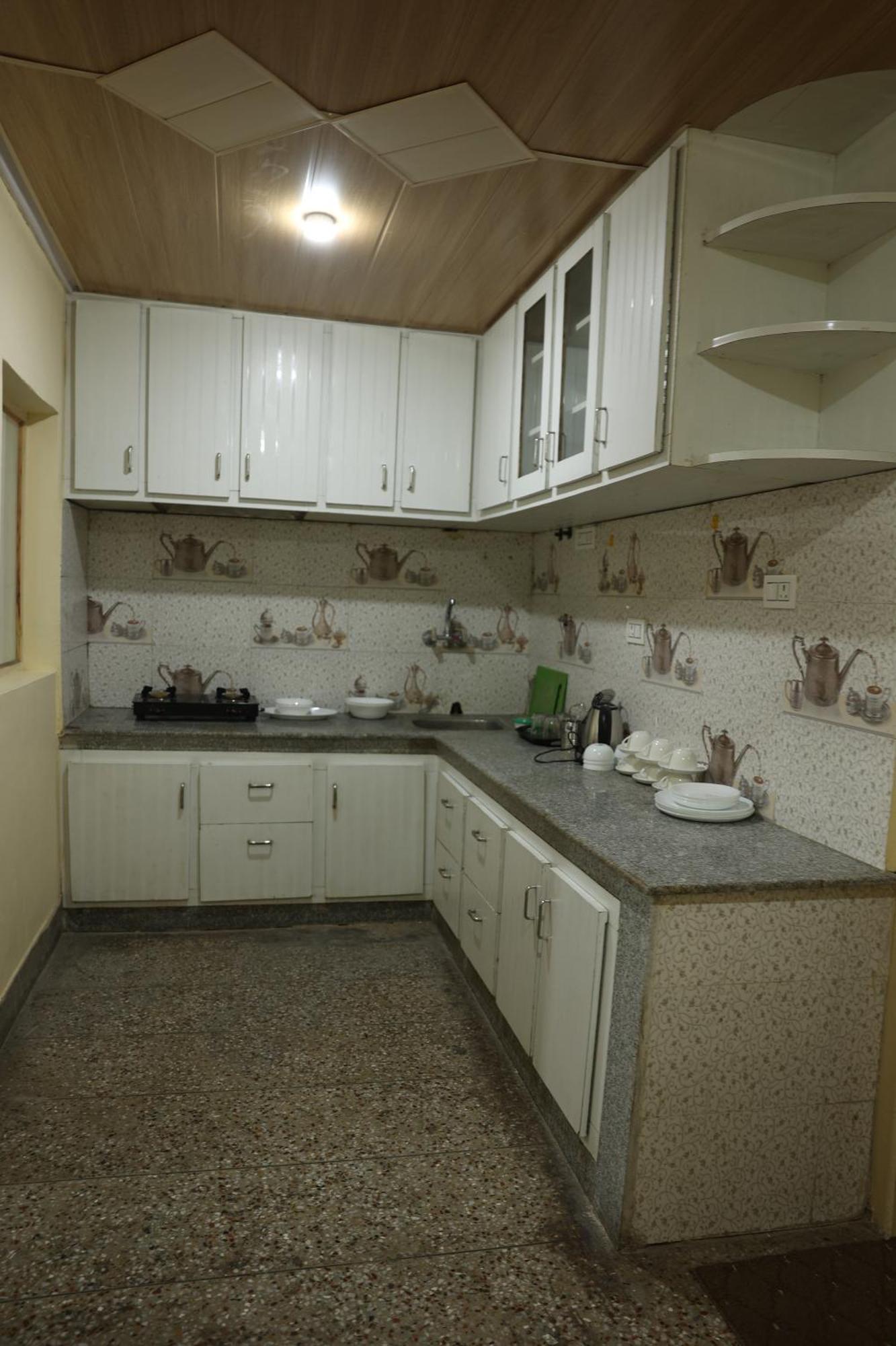 Khwaab Gah By The Khayabaan-Homestay Apartments Fully Furnished With Functional Kitchen, Wifi & Parking In City Centre Srīnagar Extérieur photo