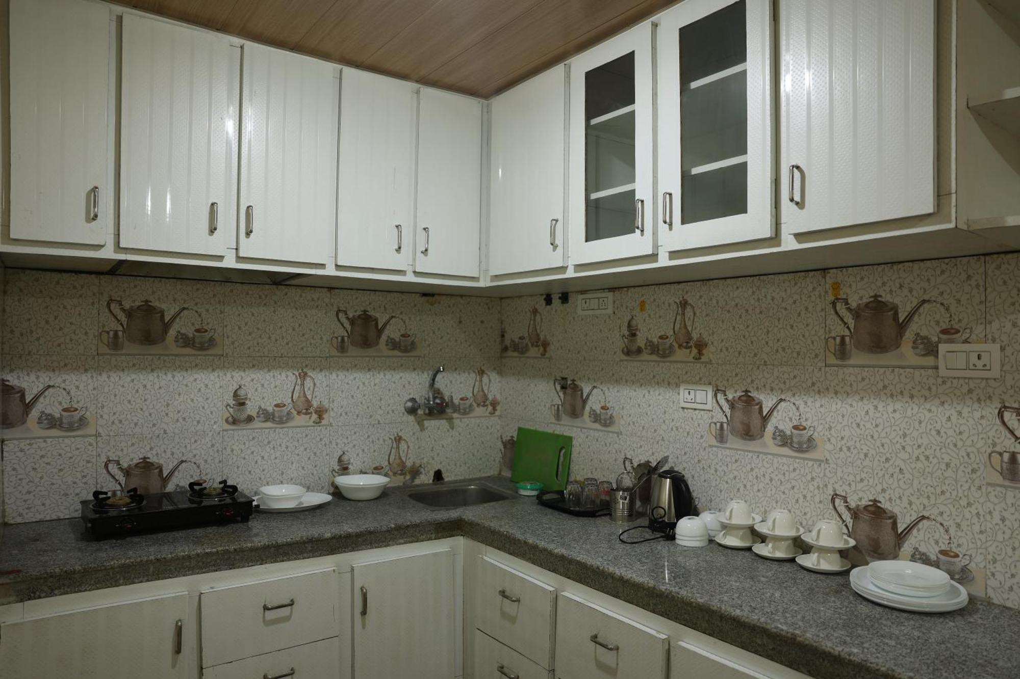 Khwaab Gah By The Khayabaan-Homestay Apartments Fully Furnished With Functional Kitchen, Wifi & Parking In City Centre Srīnagar Extérieur photo