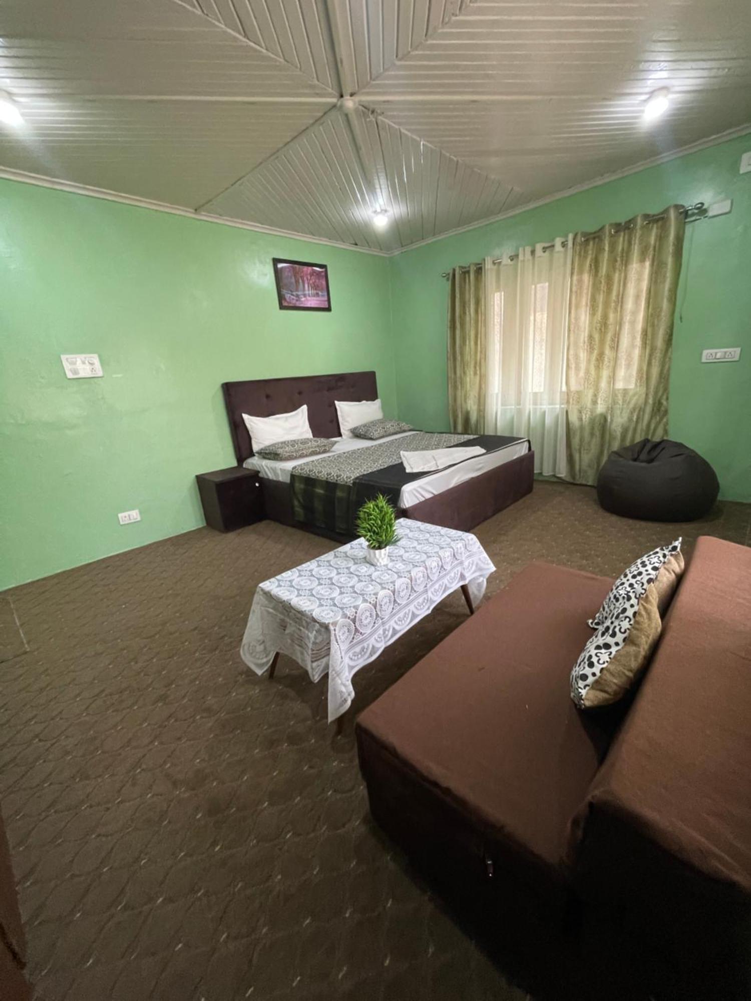 Khwaab Gah By The Khayabaan-Homestay Apartments Fully Furnished With Functional Kitchen, Wifi & Parking In City Centre Srīnagar Extérieur photo