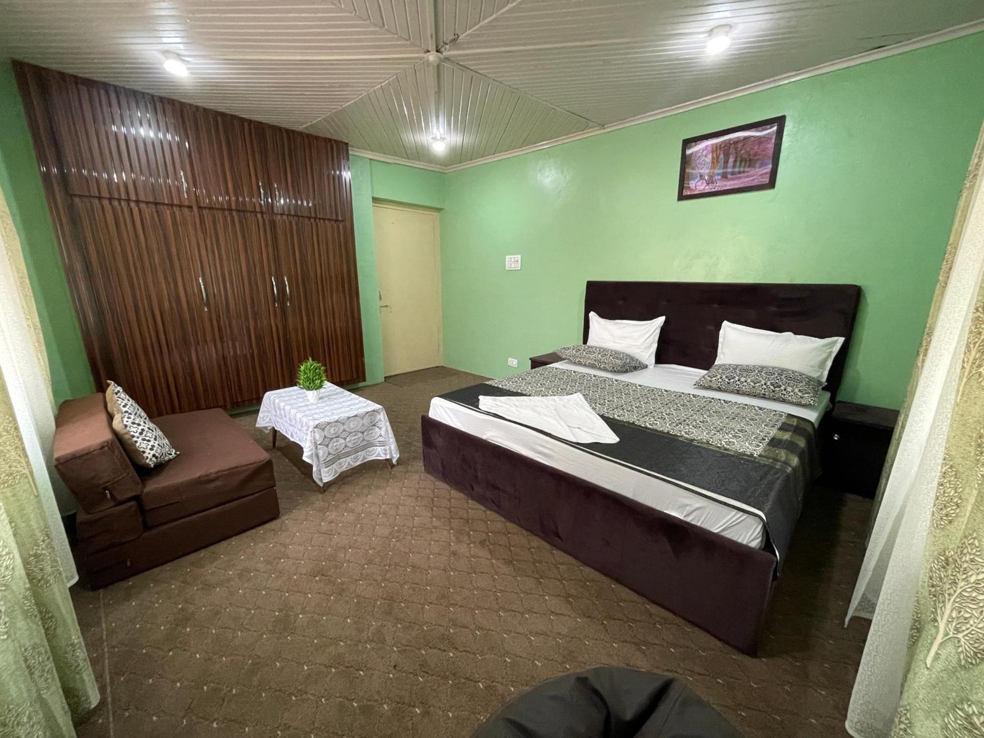 Khwaab Gah By The Khayabaan-Homestay Apartments Fully Furnished With Functional Kitchen, Wifi & Parking In City Centre Srīnagar Extérieur photo