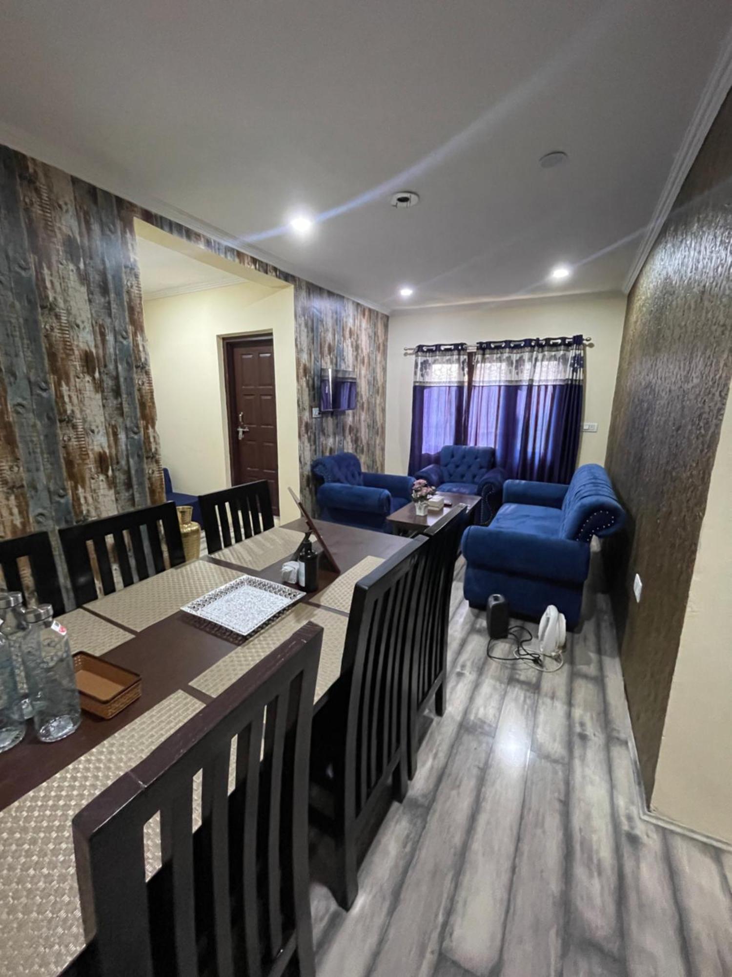 Khwaab Gah By The Khayabaan-Homestay Apartments Fully Furnished With Functional Kitchen, Wifi & Parking In City Centre Srīnagar Extérieur photo