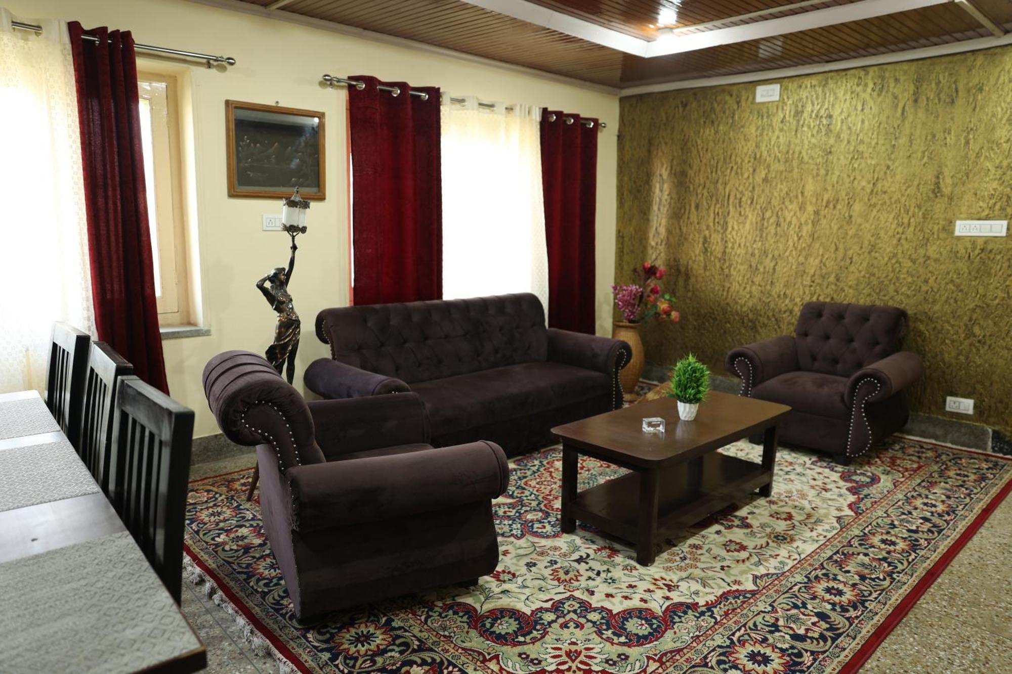 Khwaab Gah By The Khayabaan-Homestay Apartments Fully Furnished With Functional Kitchen, Wifi & Parking In City Centre Srīnagar Extérieur photo