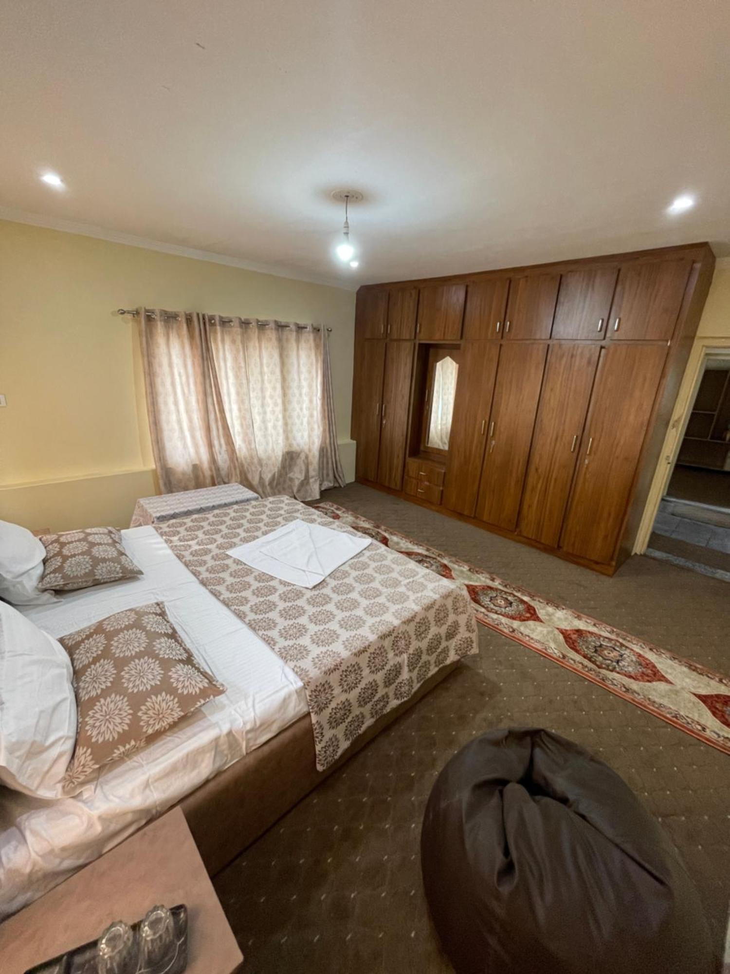 Khwaab Gah By The Khayabaan-Homestay Apartments Fully Furnished With Functional Kitchen, Wifi & Parking In City Centre Srīnagar Extérieur photo