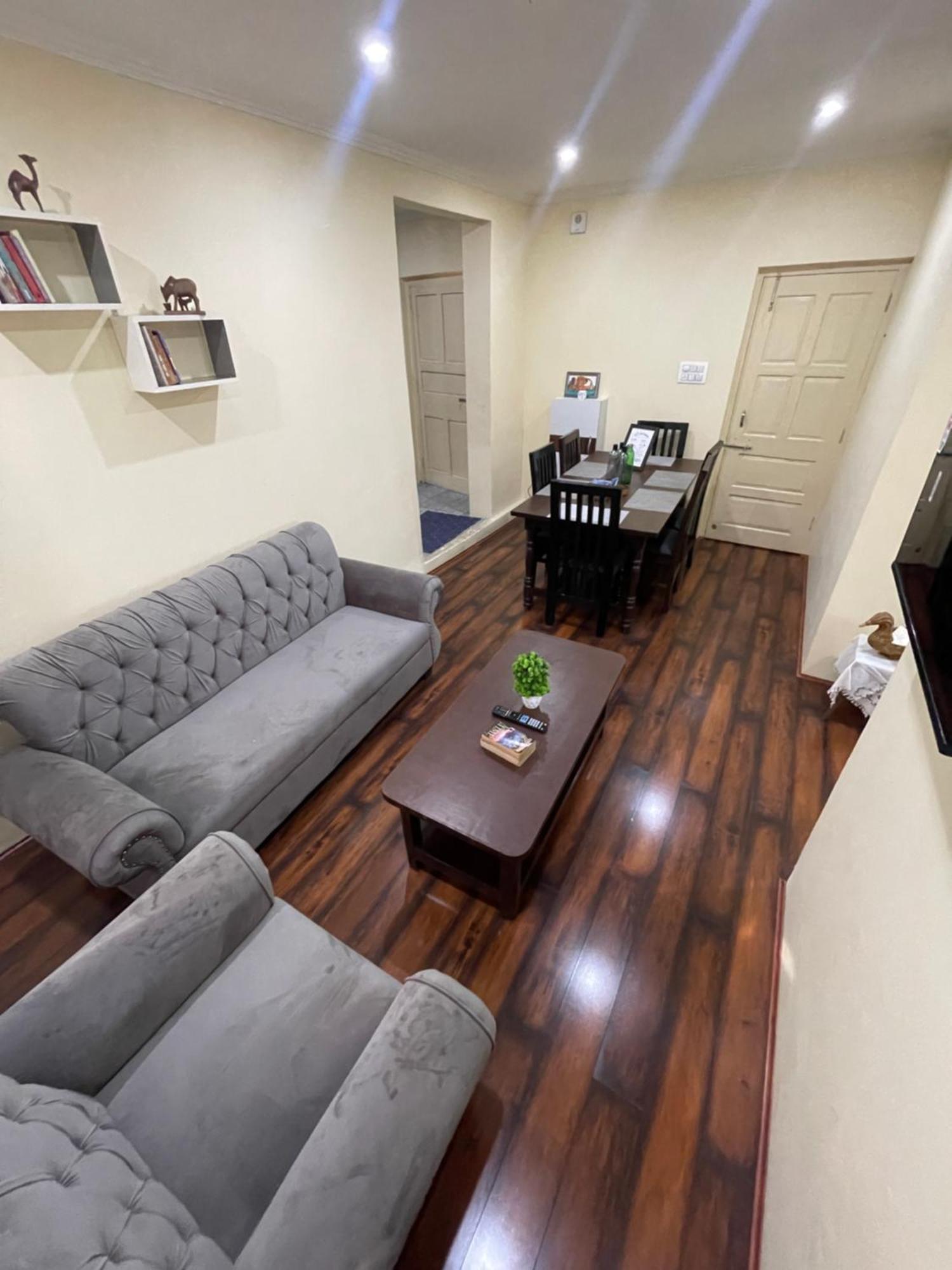 Khwaab Gah By The Khayabaan-Homestay Apartments Fully Furnished With Functional Kitchen, Wifi & Parking In City Centre Srīnagar Chambre photo